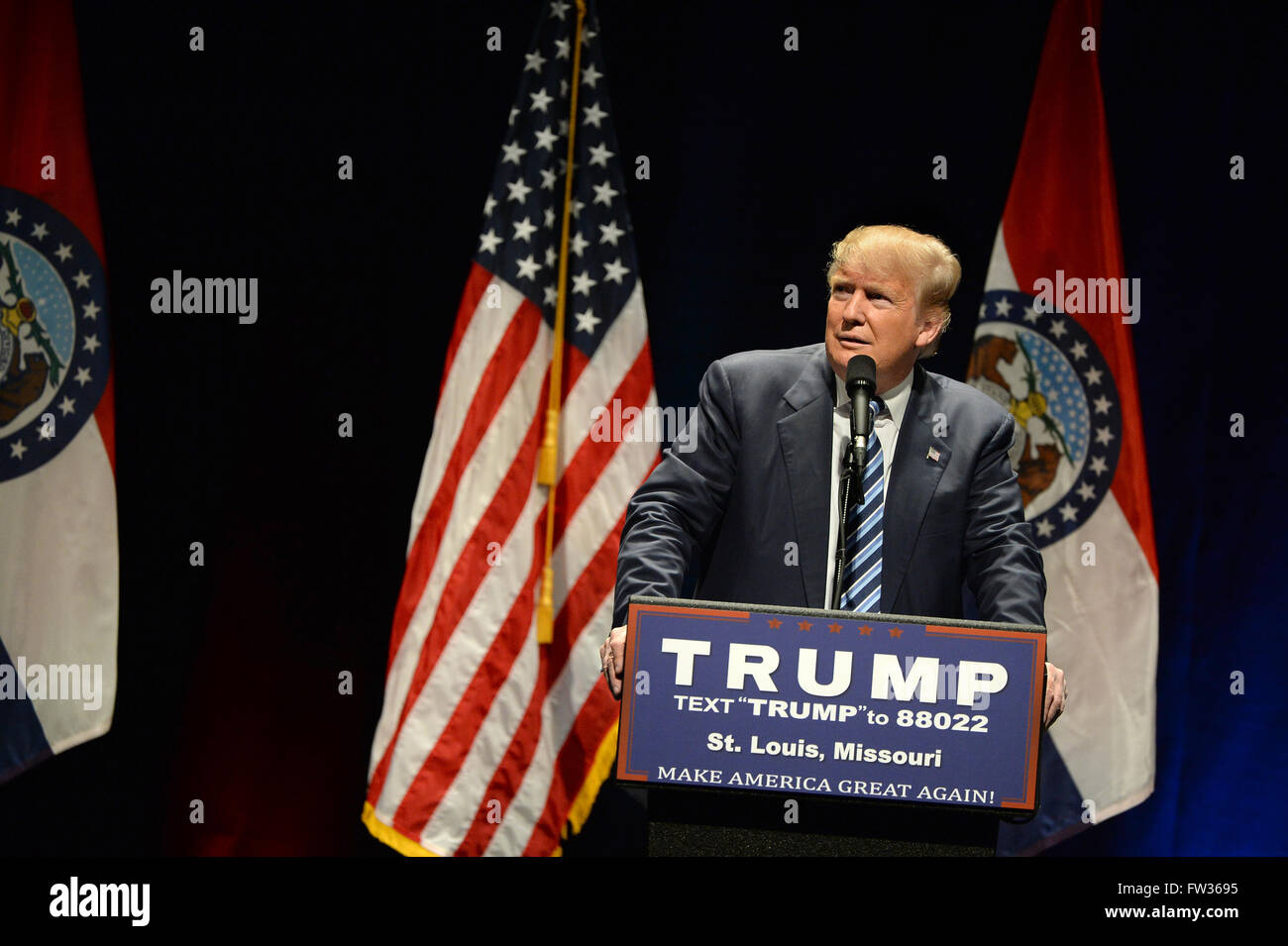 Saint Louis, MO, Stati Uniti d'America - 11 Marzo 2016: Donald Trump reagisce a heckler presso il Peabody Opera House nel centro di Saint Louis. Foto Stock