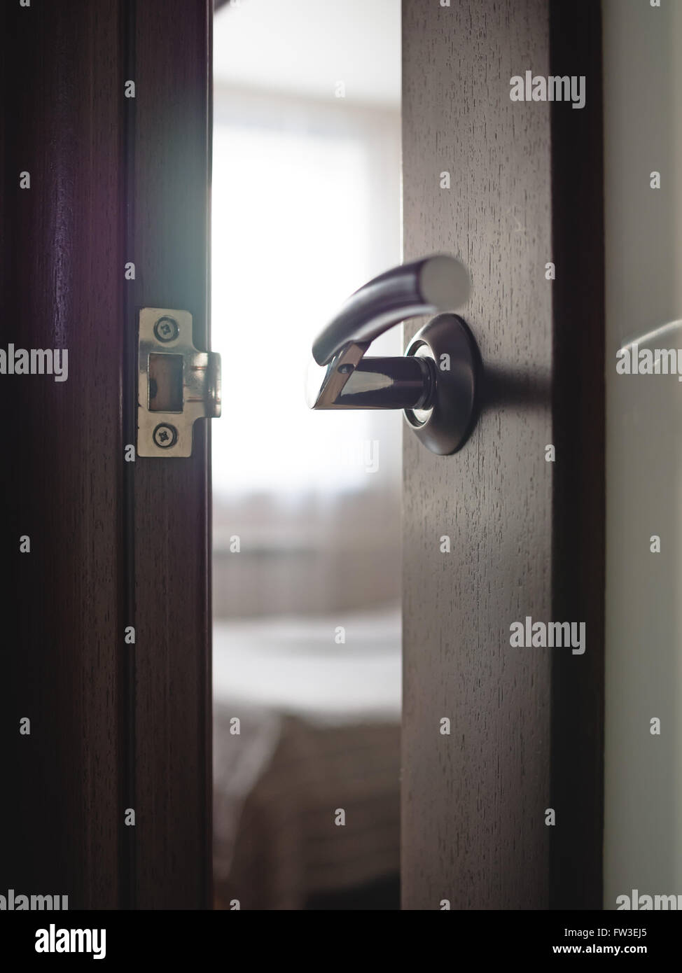 Porta per la camera da letto, close-up della maniglia della porta Foto Stock