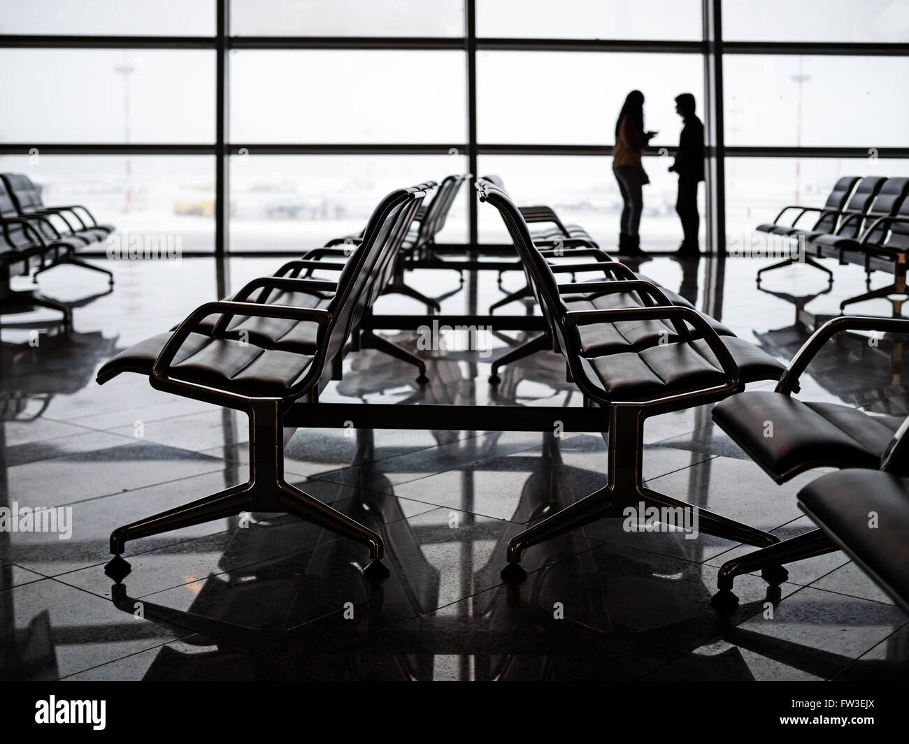 Posti vuoti presso la sala partenze dell'aeroporto, la profondità di campo Foto Stock