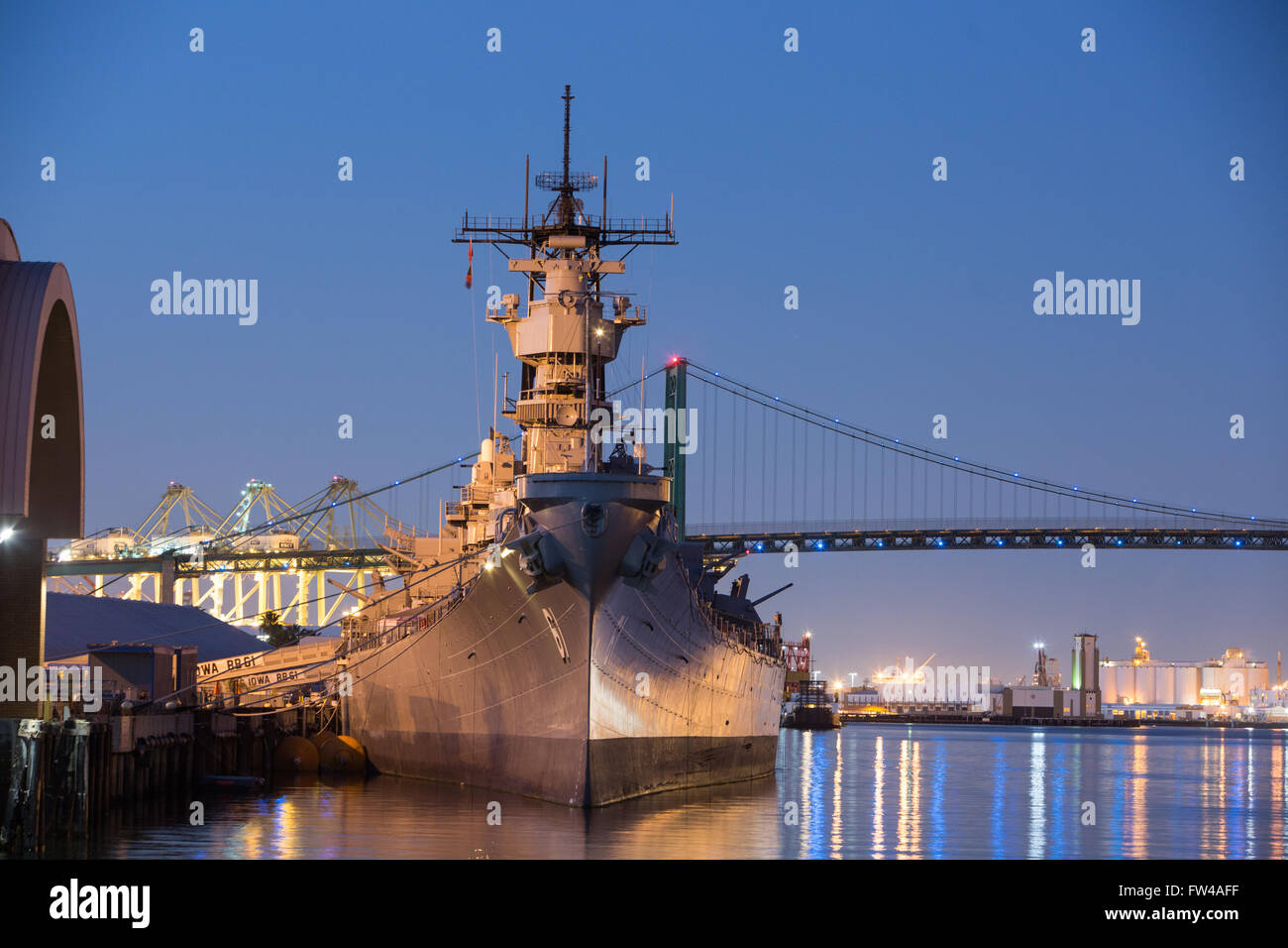 La nave da guerra USS Iowa nel porto di Los Angeles. Foto Stock