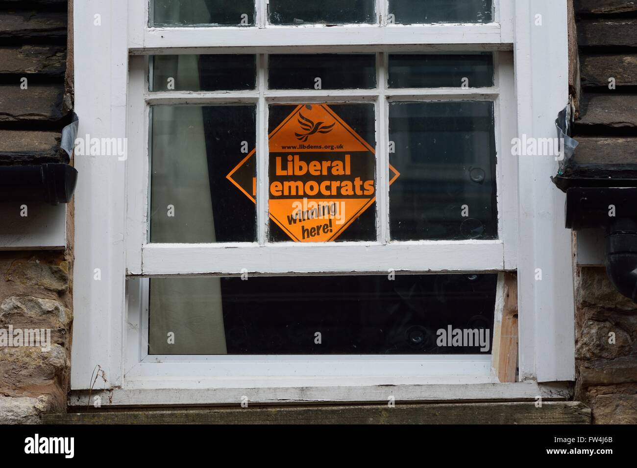 STAMFORD, LINCOLNSHIRE, Regno Unito - 24 maggio 2014 i liberali democratici "Vincere qui". Un messaggio per la campagna per le elezioni generali britanniche Foto Stock