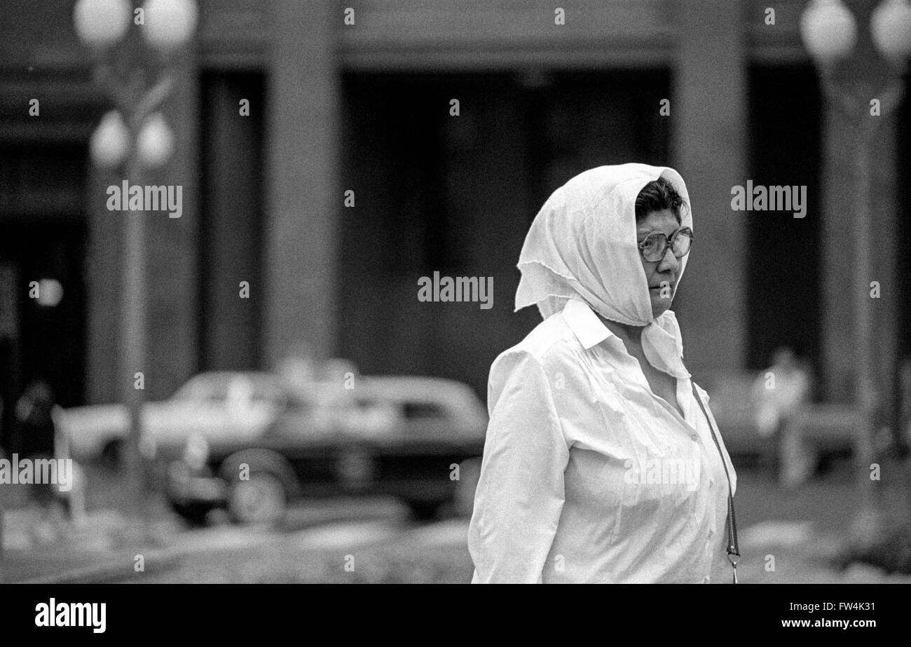 Le madri degli scomparsi, raccolta, sale riunioni e marciando in Plaza de Mayor a Buenos Aires Foto Stock