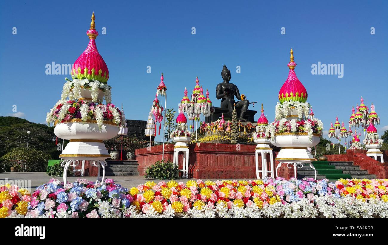 Statua del Re Ramkhamhaeng al Sukhothai historical park, Mahathat Tempio ,Thailandia. Foto Stock