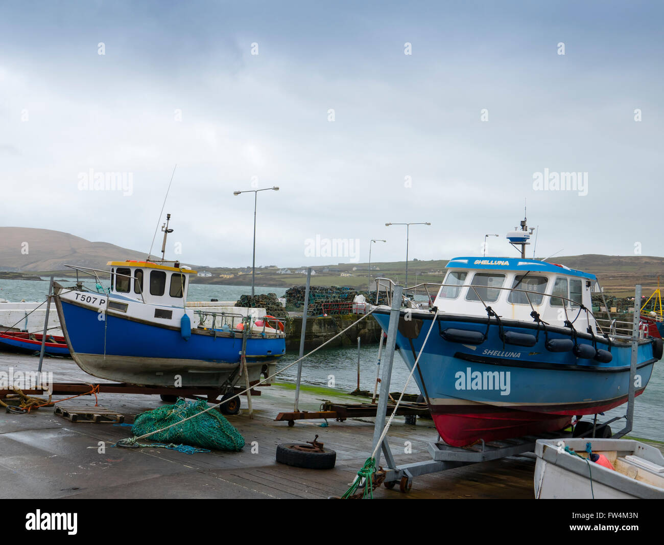 Barche da pesca in Portmagee, Kerry, Repubblica di Irlanda. Foto Stock