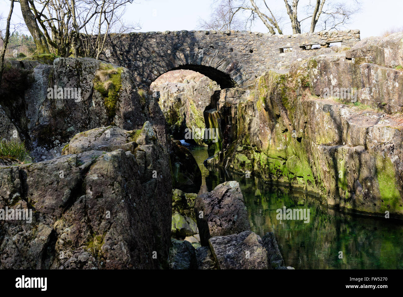 Birks Bridge, un grado 2 struttura elencati sopra il fiume Duddon vicino a Seathwaite, Duddon Valley, Cumbria Foto Stock