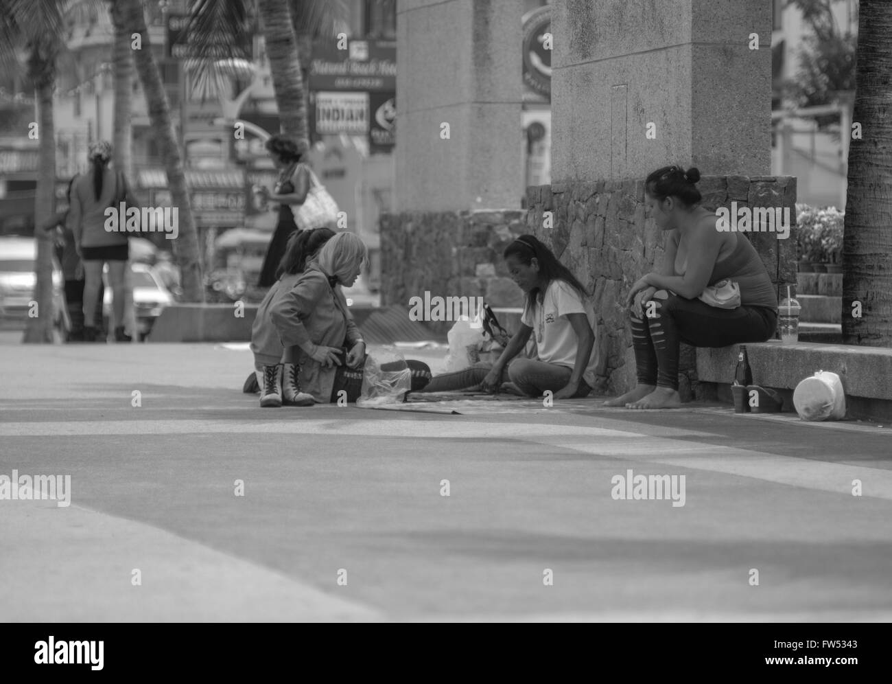 La vita di strada nel centro di Pattaya. Foto Stock