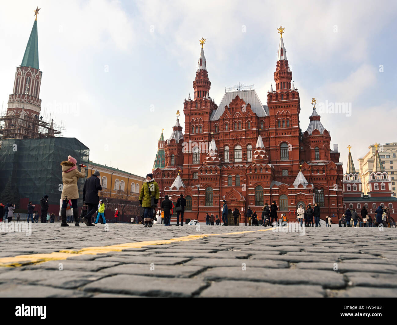 Mosca, Russia - 21 Febbraio 2016: persone presso la Piazza Rossa vicino stato Museo di Storia Foto Stock