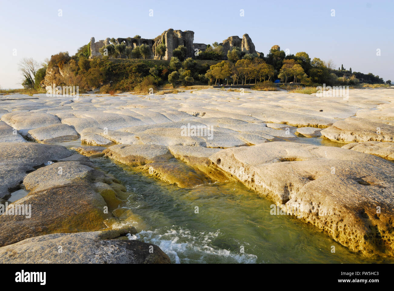 Rovine della casa di gaio Valerio Catullo, sul Lago di Garda, antico poeta romano, 87 - 54 A.C. Foto Stock