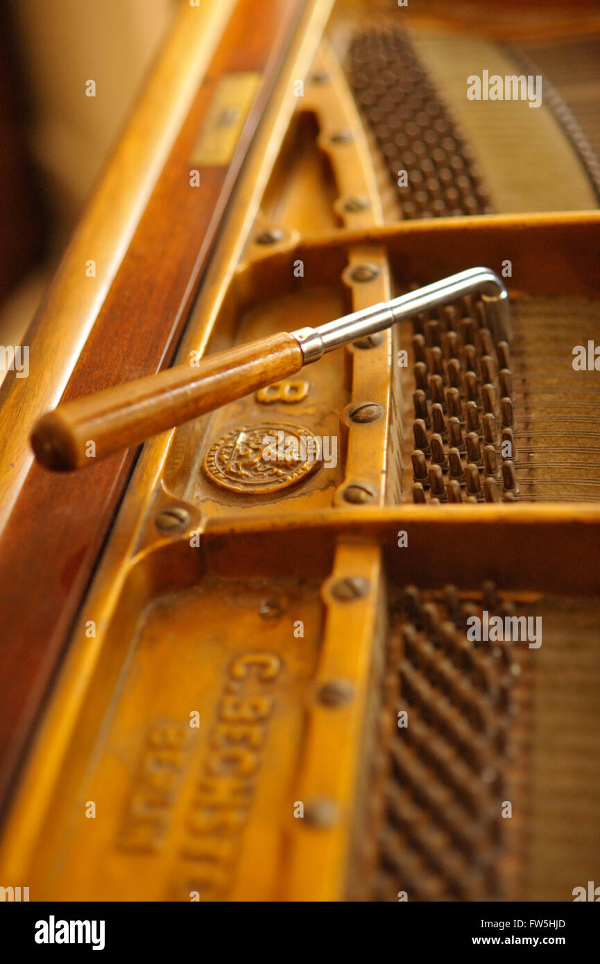 Piano tuning martello, perni e ponte di Bechstein modello un grande pianoforte, pre 1900 Foto Stock
