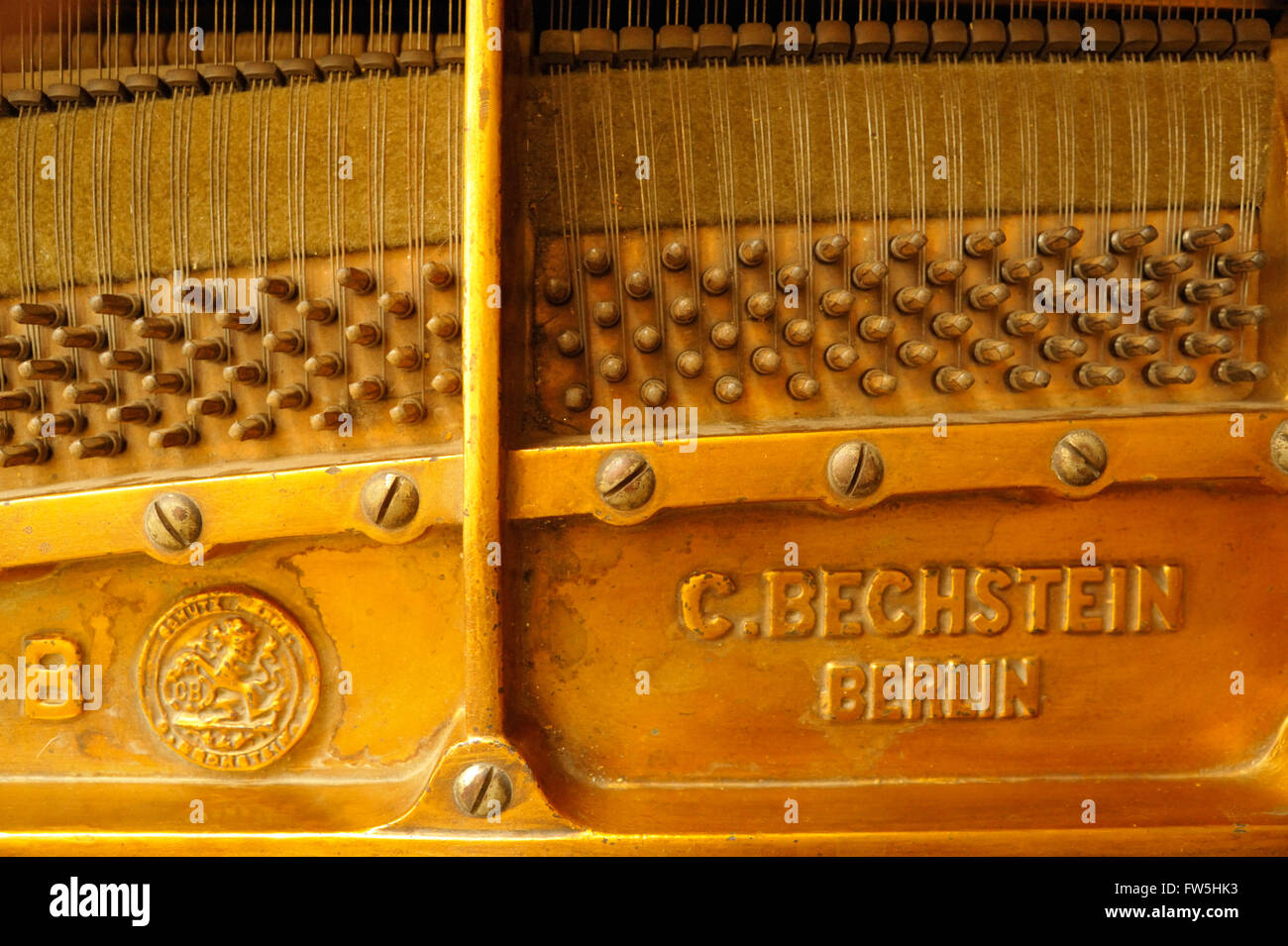 Meccanismo di pianoforte - piroli di Bechstein modello un grande pianoforte, pre 1900. Con C. Bechstein Berlin logo in cornice dorata Foto Stock