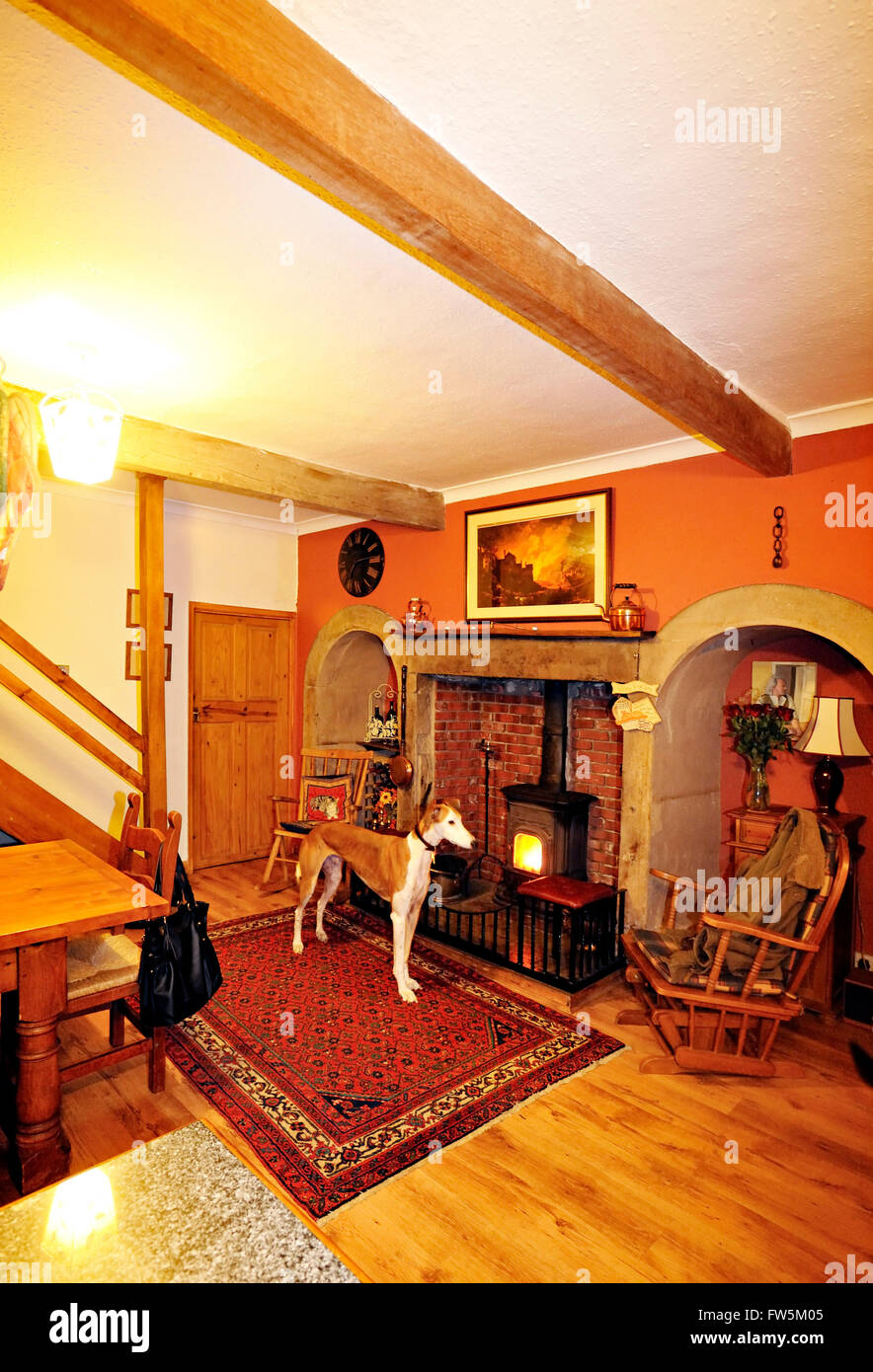 William Shaw's soggiorno con camino originale e forni per il pane, a Dotheboys Hall, Bowes, su Yorkshire Moors, ora in Co. Durham, dalla A66. L'edificio, ora utilizzato come appartamenti fu William Shaw's Academy, una delle varie scuole nella zona che offre corsi " senza " vacanze per bambini indesiderati, spesso da Londra. Il romanziere Charles Dickens ha fatto una visita speciale attraverso la neve spessa nel febbraio 1838, e denunciato la crudeltà e condizioni terribili nel suo romanzo Nicholas Nickleby, denominazione con cautela il preside 'Wackford Squeers'. Foto Stock