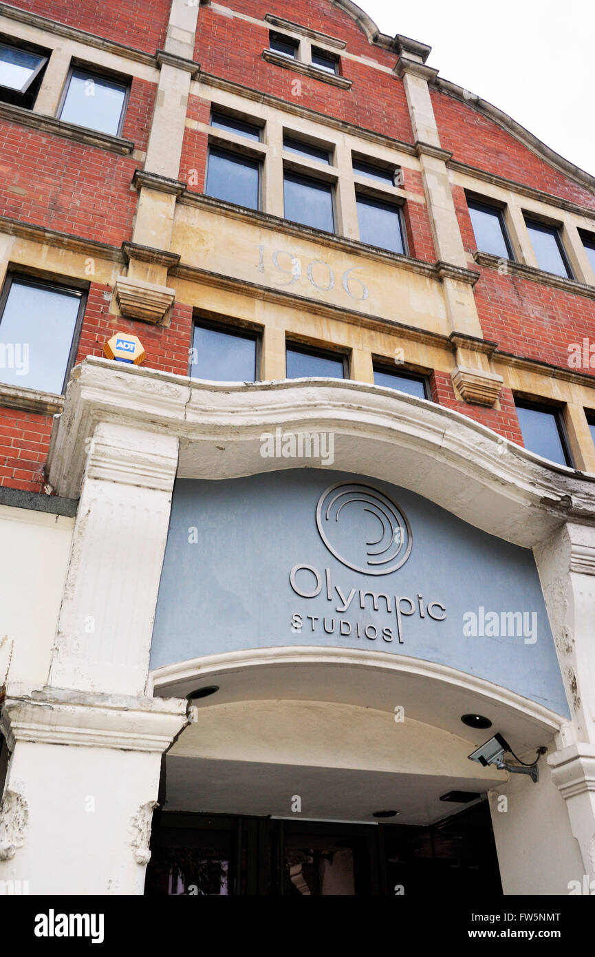 Olympic Studios, Barnes; 117 Church Rd, Barnes, SW di Londra. Ora che sta per diventare un cinema e studion complesso: Olympic Cinema. Costruito 1906 come Byfield Hall. Un famoso studio di registrazione, utilizzato dall'Nationsl Philharmonic Orchestra; Olympic Recording Studios ha visto band come i Rolling Stones (chi ha registrato sei album consecutivi vi), Led Zeppelin e Jimi Hendrix spianando la strada per le centinaia di bande che hanno dato registrato nell'edificio, da Madonna a oasi, con U2 diventando l'ultima band per registrare Vi, nel 2008. Foto Stock