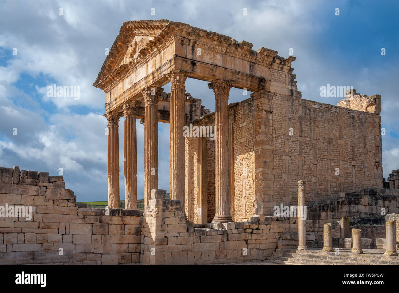 Dougga Tempio romano rovine un Sito Patrimonio Mondiale dell'Unesco in Tunisia Foto Stock
