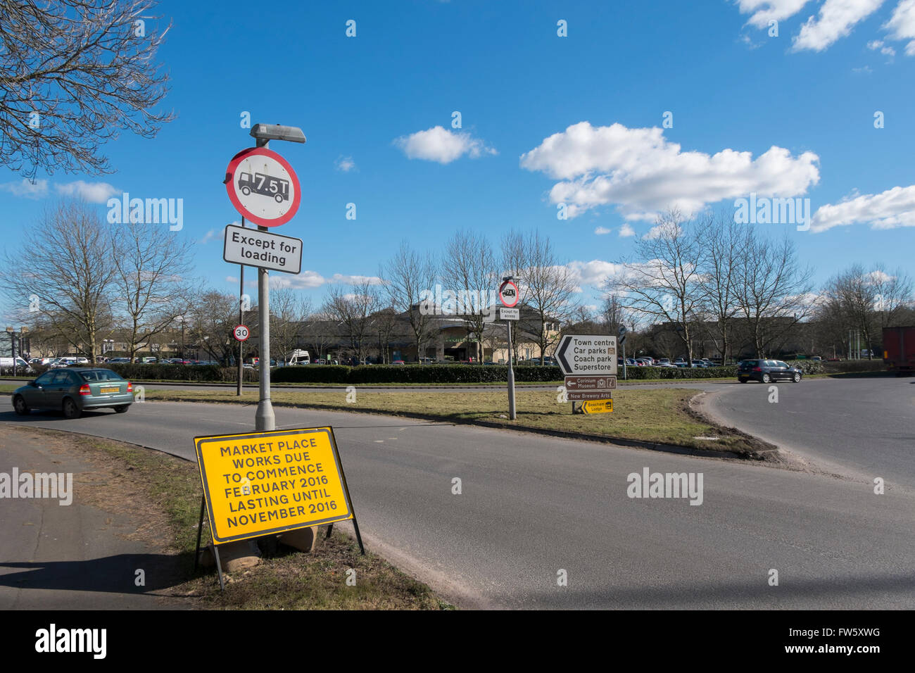 Segno di avvertimento di lavori stradali in CIRENCESTER, GLOUCESTERSHIRE, Regno Unito Foto Stock