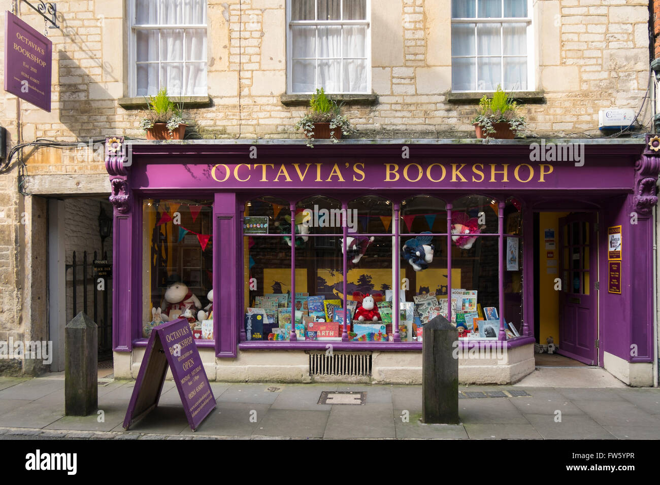 Octavia's Bookshop in Black Jack Street, Cirencester, Gloucestershire, Regno Unito Foto Stock