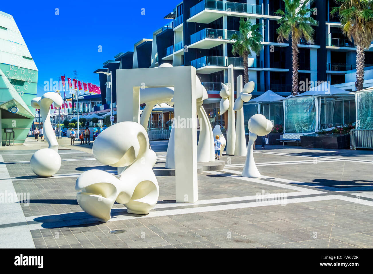 'Silence' arte pubblica scultura dell'artista Adrian Mauriks, Newquay, Docklands, Melbourne Australia Foto Stock