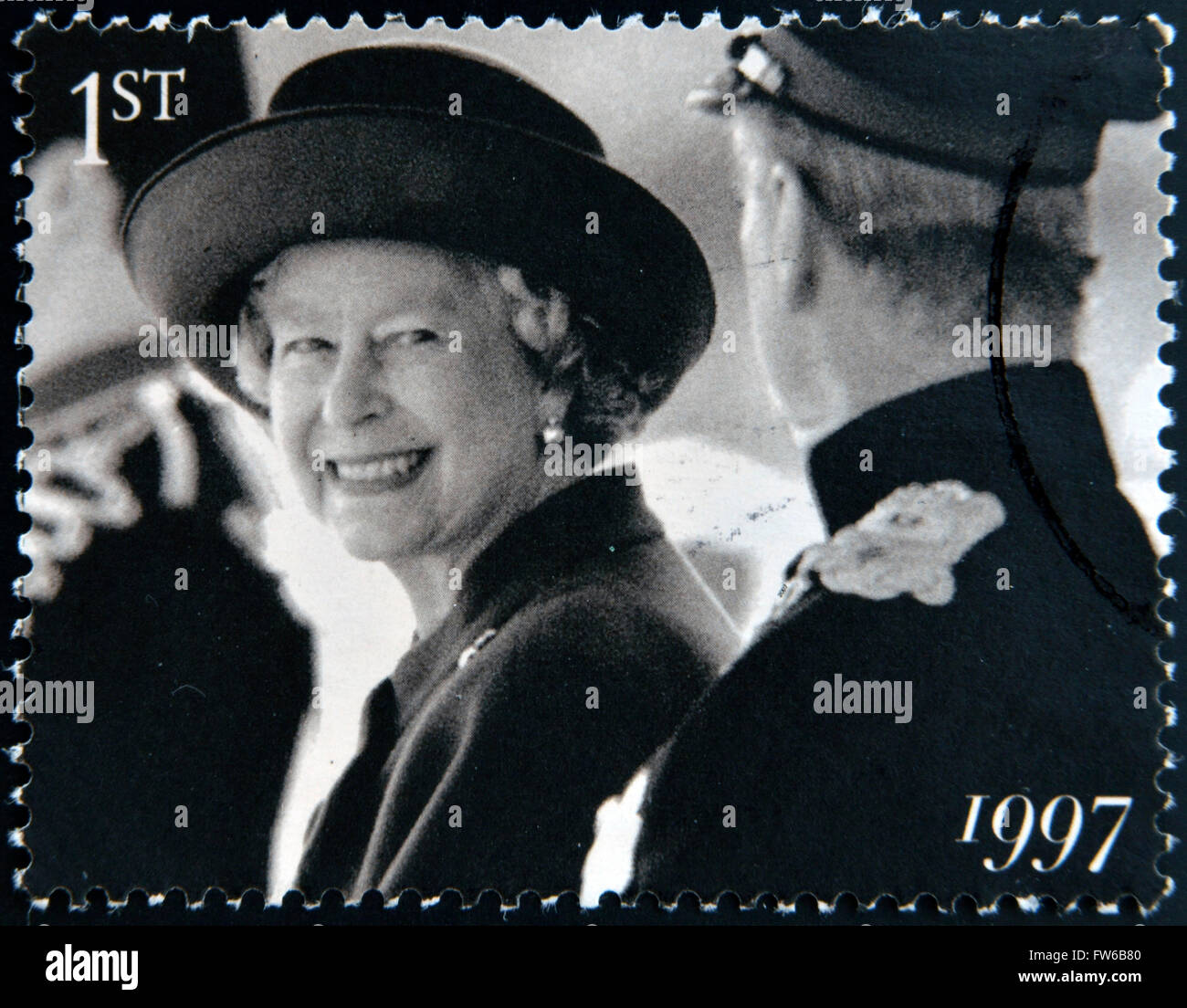 Regno Unito - circa 1997: un timbro stampato in Gran Bretagna mostra la regina Elisabetta II, circa 1997. Foto Stock