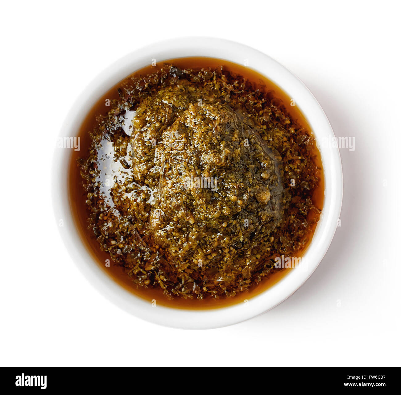 Pesto Rosso salsa isolati su sfondo bianco, vista dall'alto Foto Stock