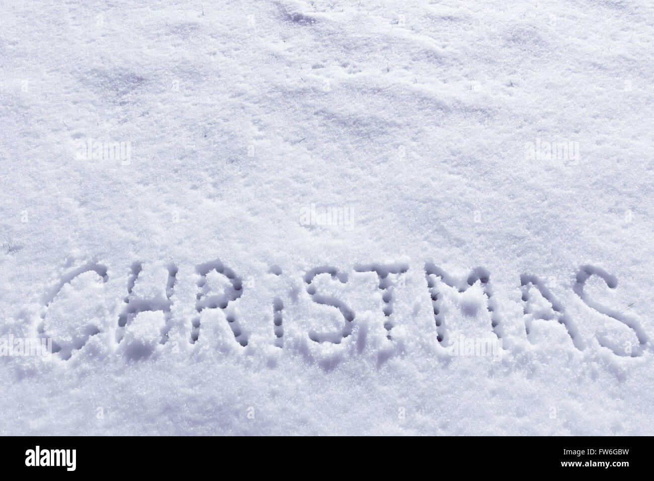 Parole scritte Natale in un campo di neve, anno nuovo concetto. Foto Stock