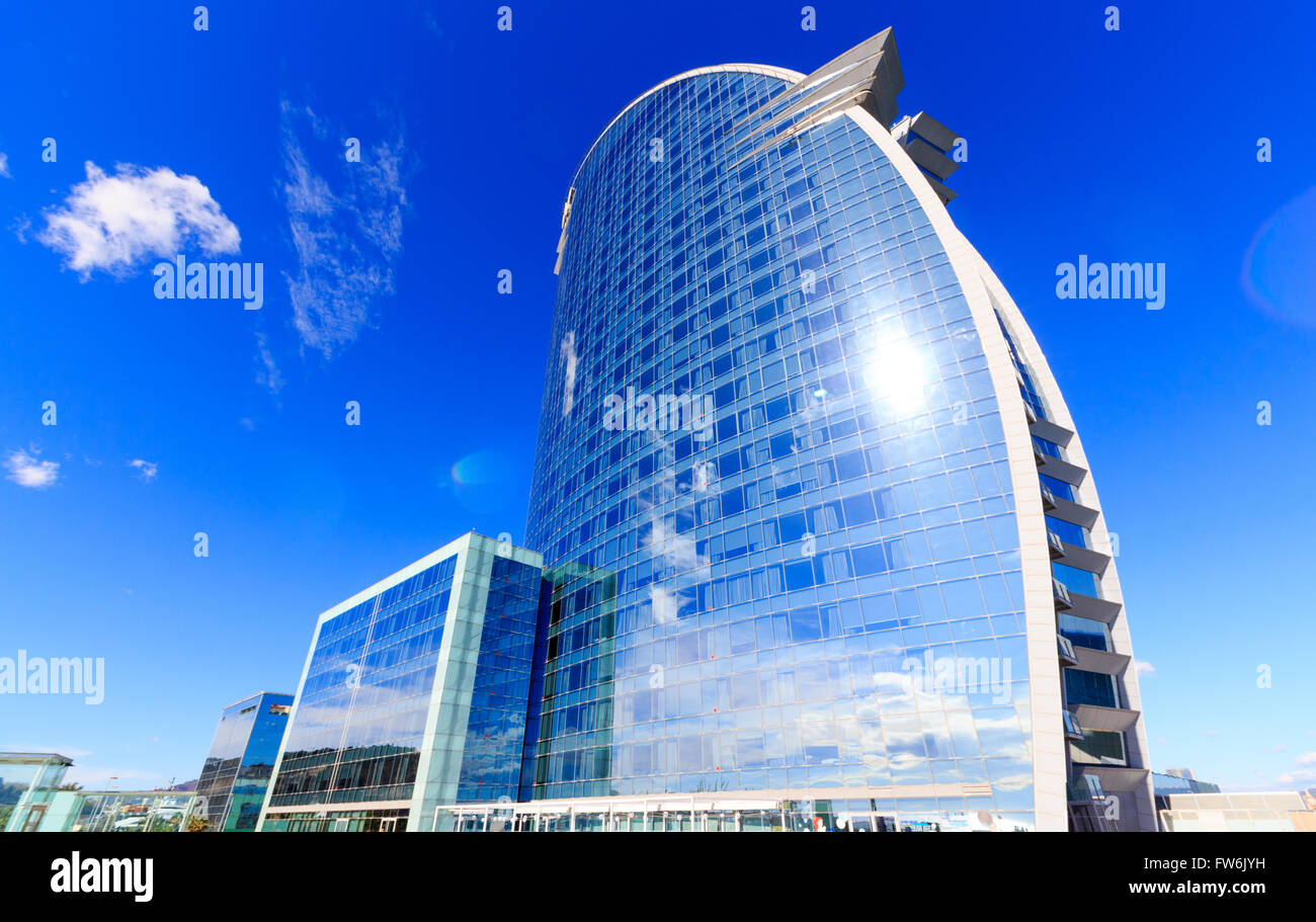 Vista frontale del W Barcelona Hotel, progettato dall'architetto Ricardo Bofill Foto Stock