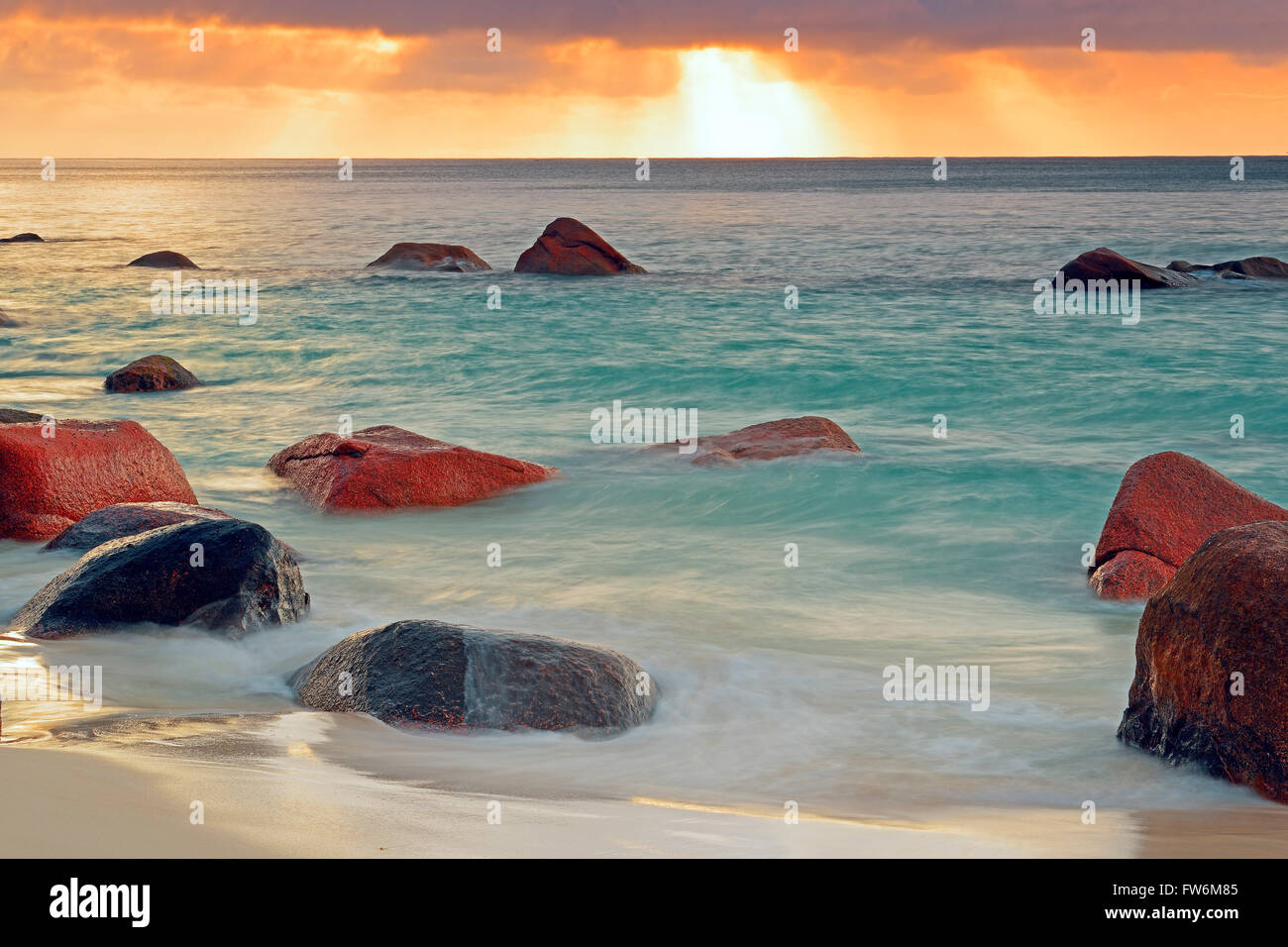 Sonnenuntergang am Anse Lazio, Langzeitbelichtung, Insel Praslin, Seychellen Foto Stock