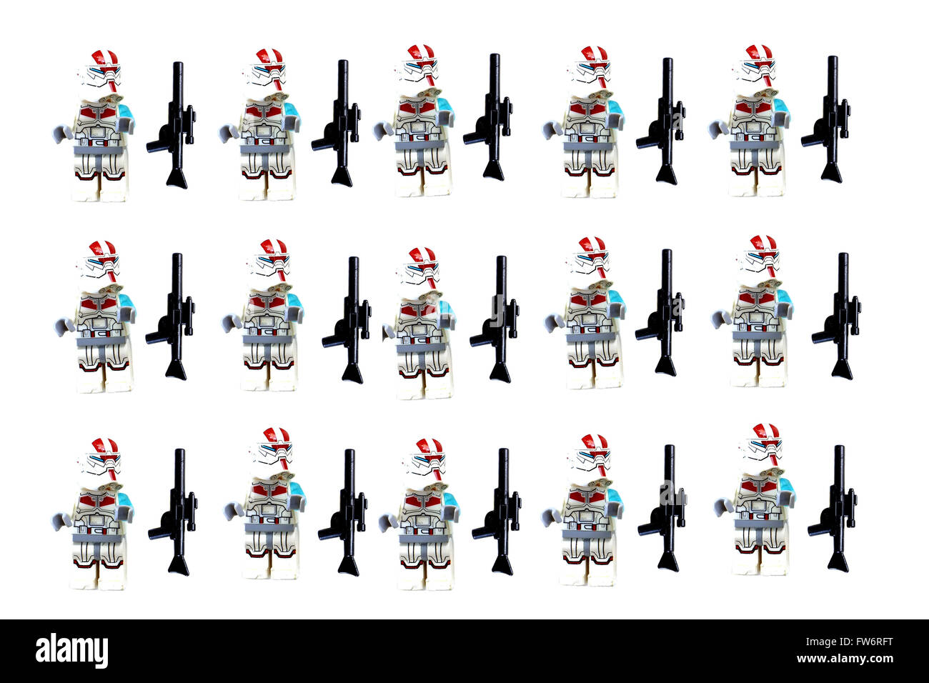 Una griglia di Lego Star Wars Stormtroopers fotografati contro uno sfondo bianco. Foto Stock