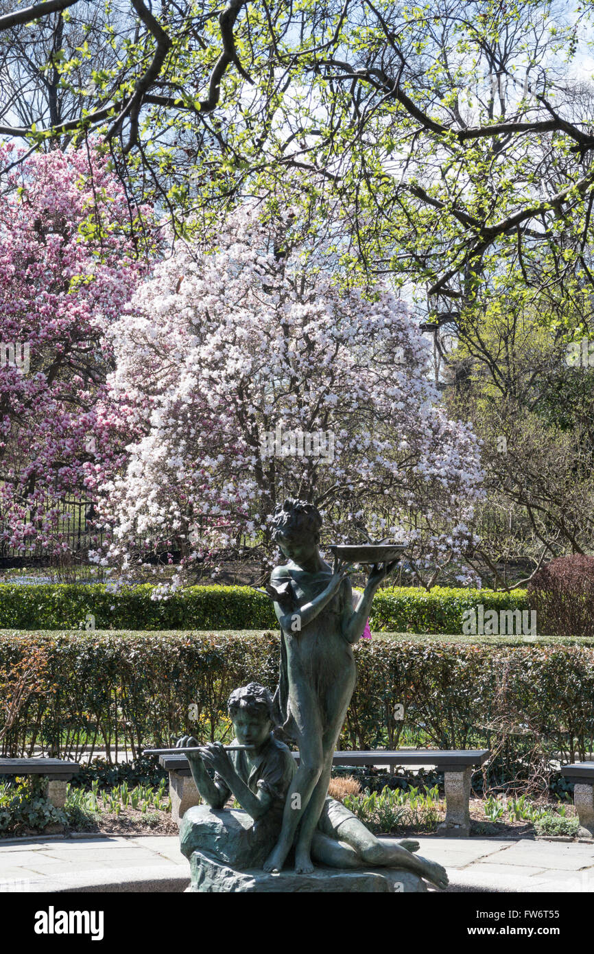 Burnett fontana nel giardino, al Central Park di New York, Stati Uniti d'America Foto Stock