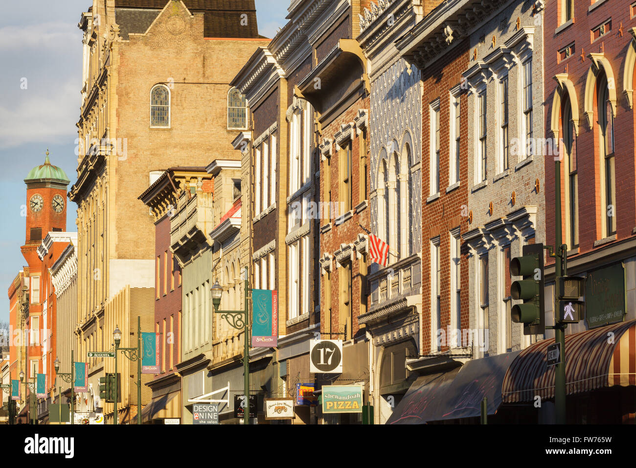 Quartiere degli affari di affascinanti Staunton, Shenandoah Valley, Virginia, Stati Uniti d'America. Foto Stock