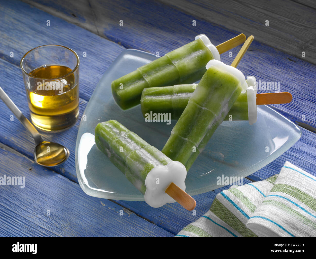 Succo verde popsicles Foto Stock