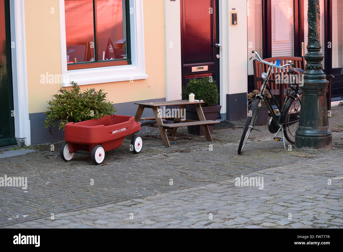 Raggi di sole rosso Foto Stock