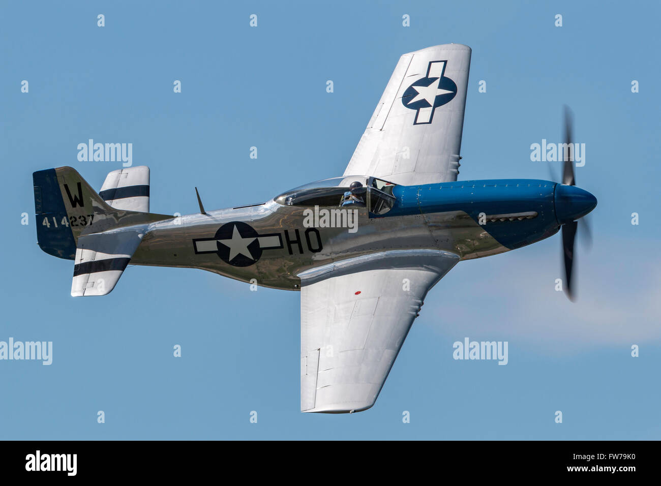 La North American Aviation P-51D Mustang II Guerra Mondiale degli aerei da caccia (F-AZXS) "Moonbeam McSwine". Foto Stock