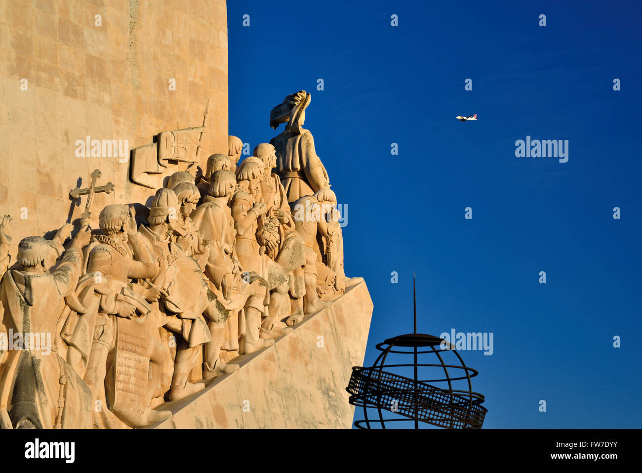 Il portogallo Lisbona: vista laterale del Monumento delle Scoperte in Belém Foto Stock