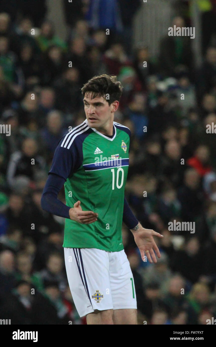 28 Marzo 2016 - Vauxhall sfida internazionale (gentile). Irlanda del Nord 1 La Slovenia 0. Kyle Lafferty - Irlanda del Nord Foto Stock