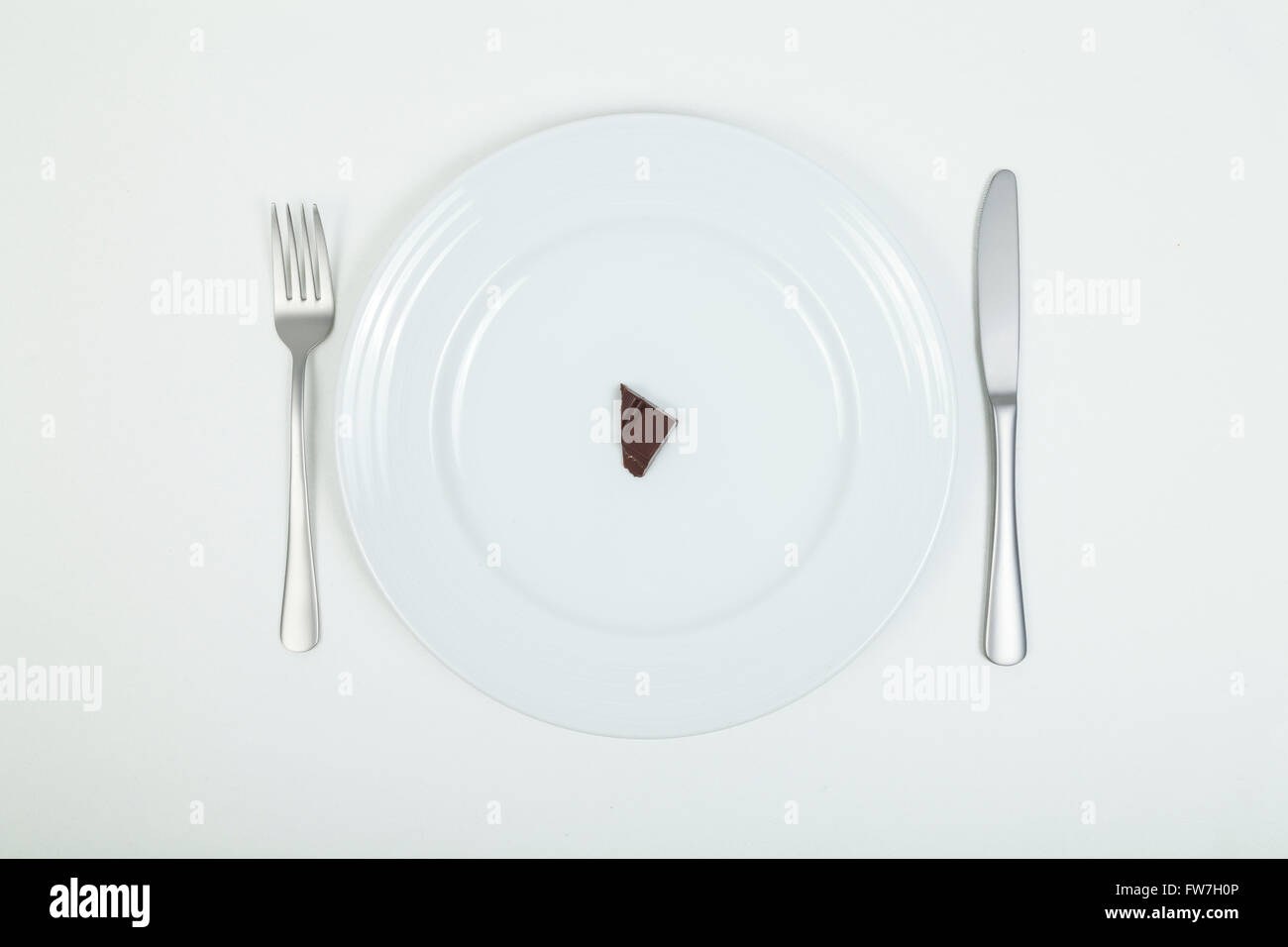 Pezzo di cioccolato sulla piastra Foto Stock