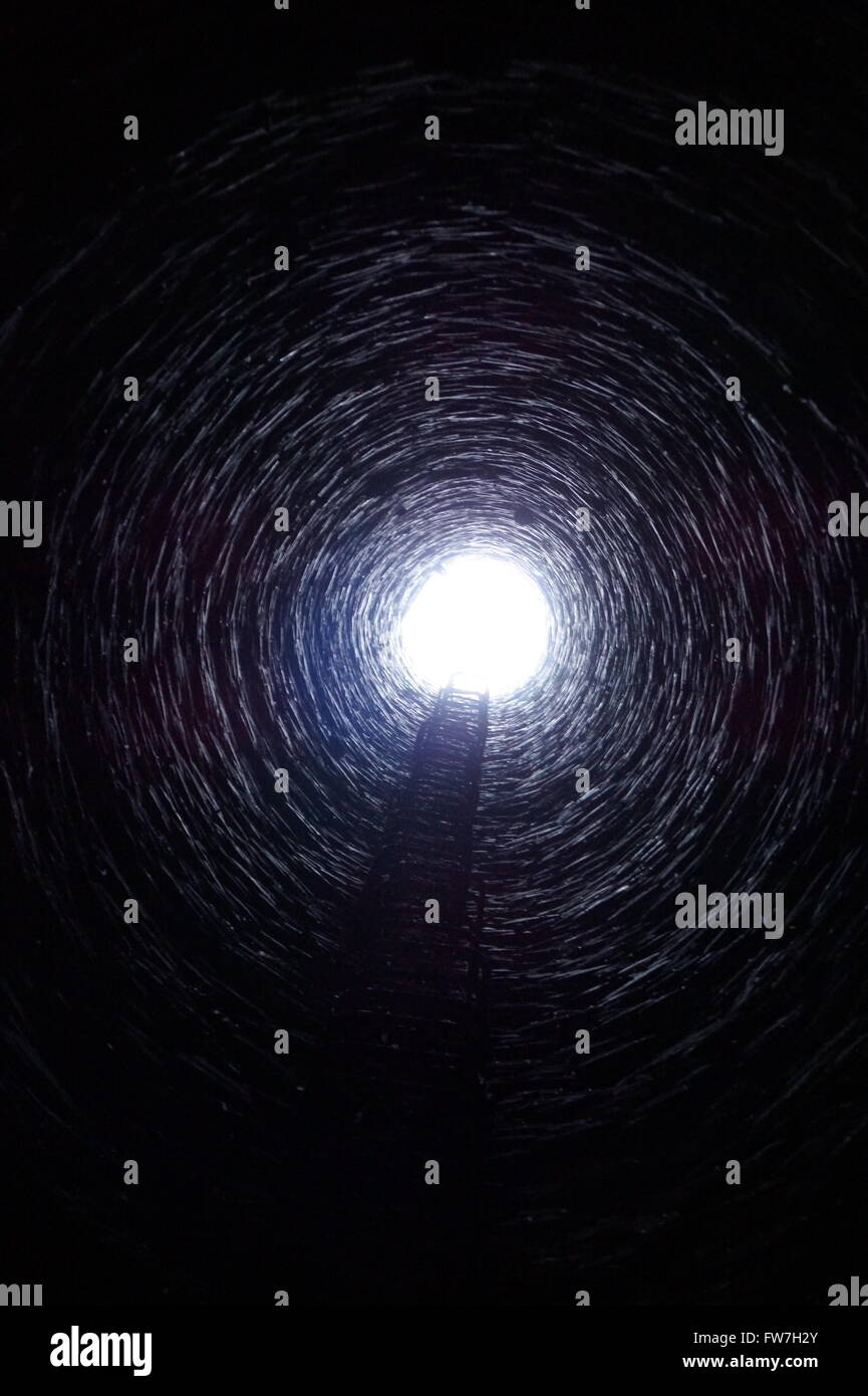 Luce naturale alla fine del tunnel. Foto Stock