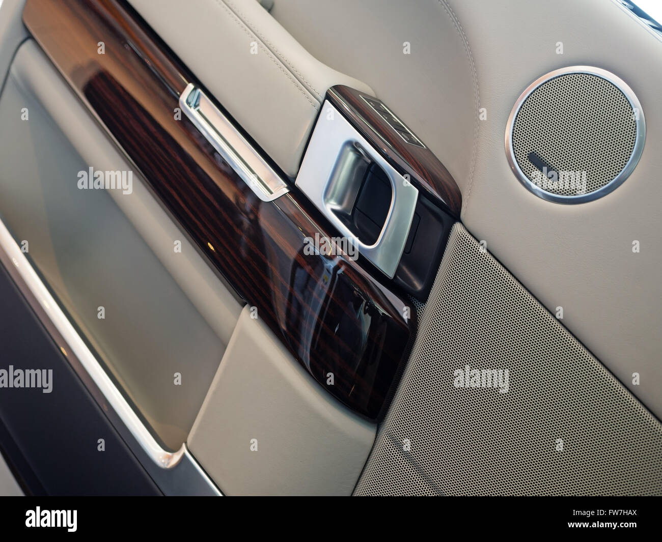 SUV di lusso interno, aprire lo sportello. Profondità di campo. Foto Stock