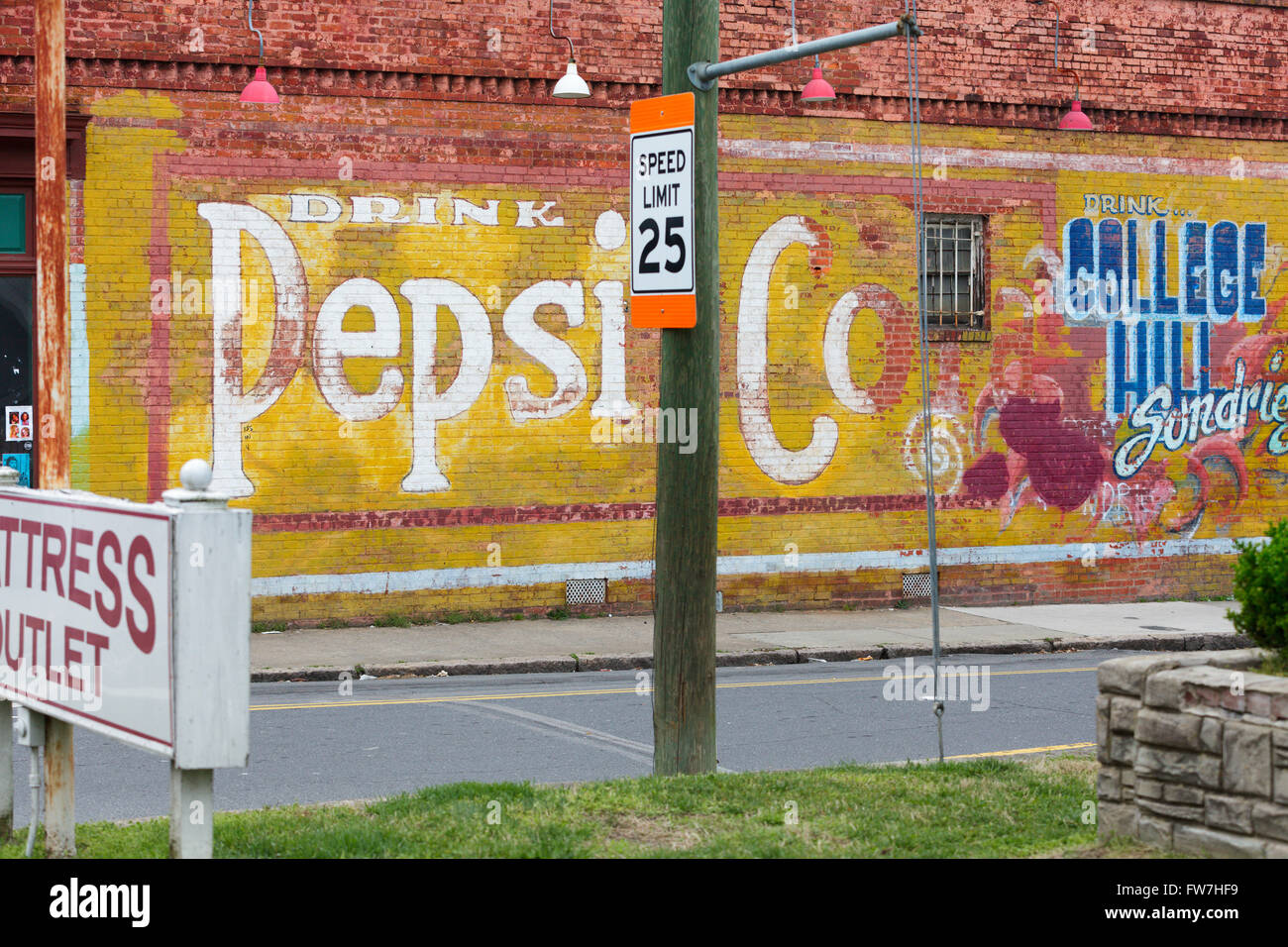 Vintage Pepsi pubblicità segno, Greensboro, Nord Carolina, Stati Uniti d'America. Foto Stock