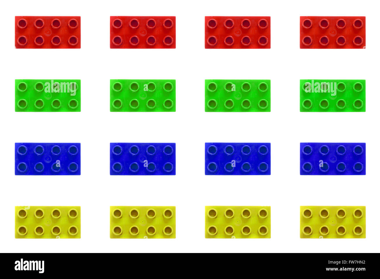 Una griglia di colori diversi pezzi di Lego contro uno sfondo bianco. Foto Stock