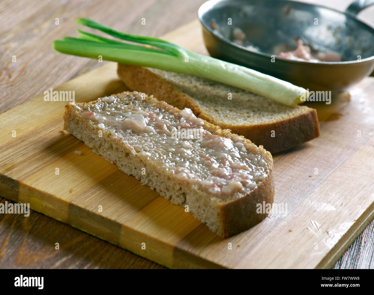 Schmaltz resi di pollo o di oca grassi utilizzati per la frittura o come un spalmato sul pane nel centro di cucina Europea Foto Stock