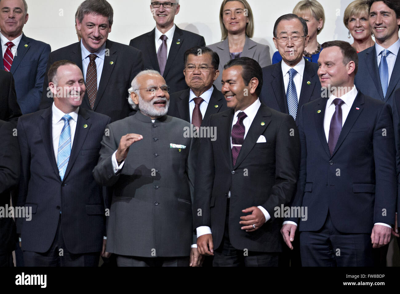 1 aprile 2016 - Washington, Distretto di Columbia, Stati Uniti d'America - John Key, primo ministro della Nuova Zelanda., da sinistra, Narendra modi, primo ministro dell'India, Moulay Rachid, principe del Marocco e Andrzej Duda, Polonia il presidente, stand durante una foto di famiglia della sicurezza nucleare vertice di Washington, DC, Stati Uniti, Venerdì, Aprile 1, 2016. Dopo un ondata di attacchi terroristici dall'Europa all'Africa, U.S. Il presidente Barack Obama è mobilitare il sostegno internazionale durante il vertice per uno sforzo per mantenere uno stato islamico e gruppi simili di procurarsi il materiale nucleare e altre armi di mas Foto Stock