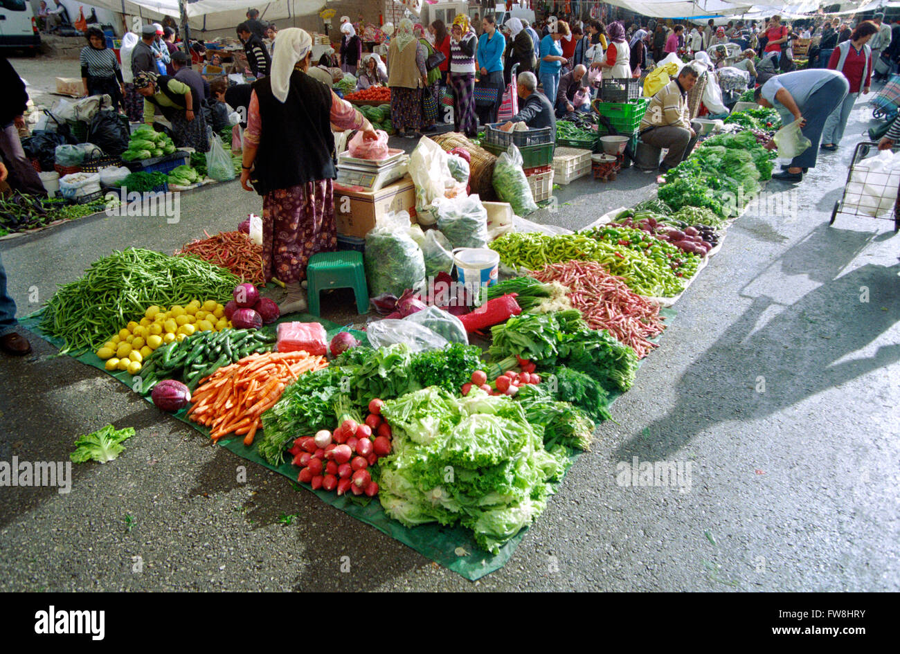 Turchia, Milas, stallo del mercato, fruttivendolo Foto Stock