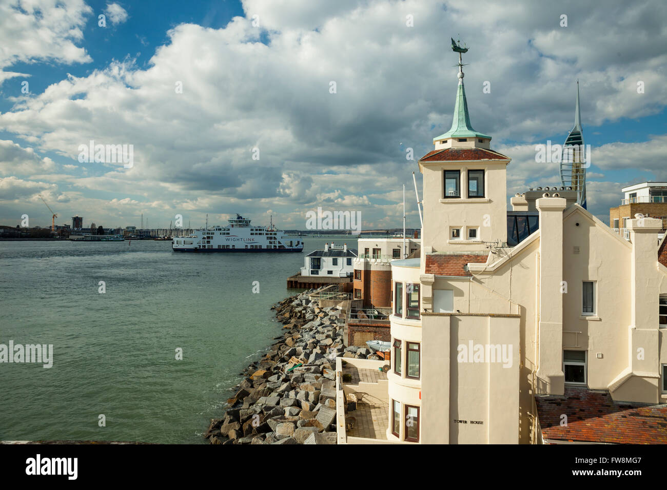 Casa torre in ingresso al porto di Portsmouth, Regno Unito. Foto Stock