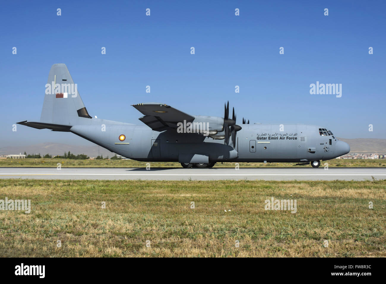 La Qatar Emiri Air Force C-130J-30 Hercules in atterraggio a Konya durante l'esercizio internazionale anatolica Eagle 2014-2 a Konya, T Foto Stock