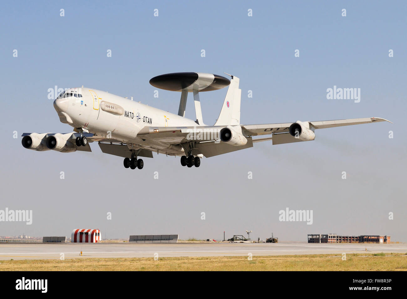 Una NATO AWACS E-3una sentinella che frequentano l'esercizio internazionale anatolica Eagle 2013-2 a Konya, Turchia. Foto Stock