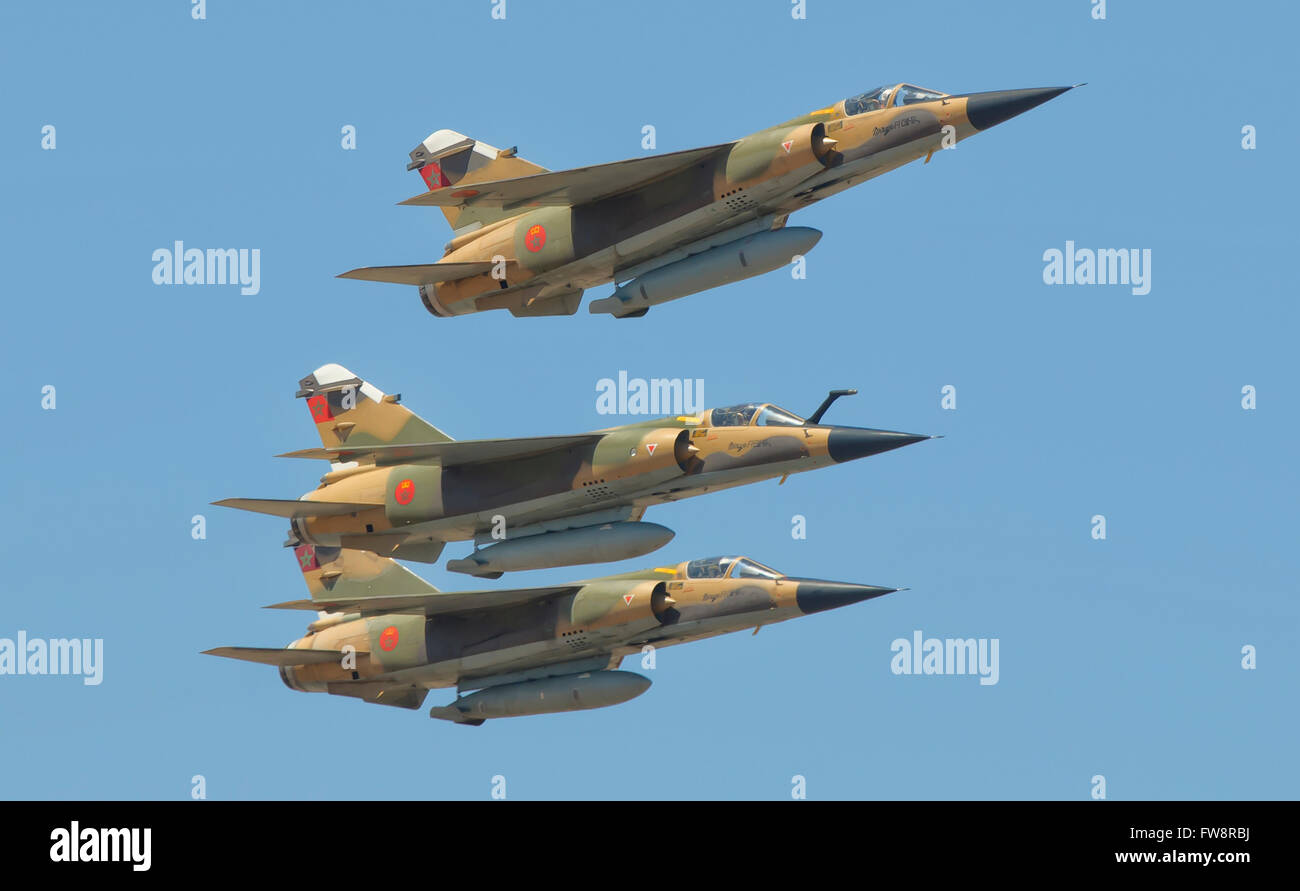 Formazione di marocchina Royal Air Force Mirage F1 aeromobile a Marrakech Air Show in Marocco. Foto Stock