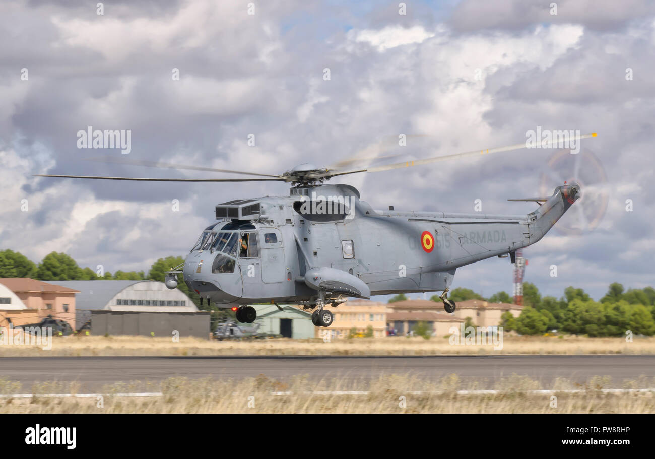 La marina spagnola SH-3D durante il TLP a Albacete Air Base, Spagna. Foto Stock