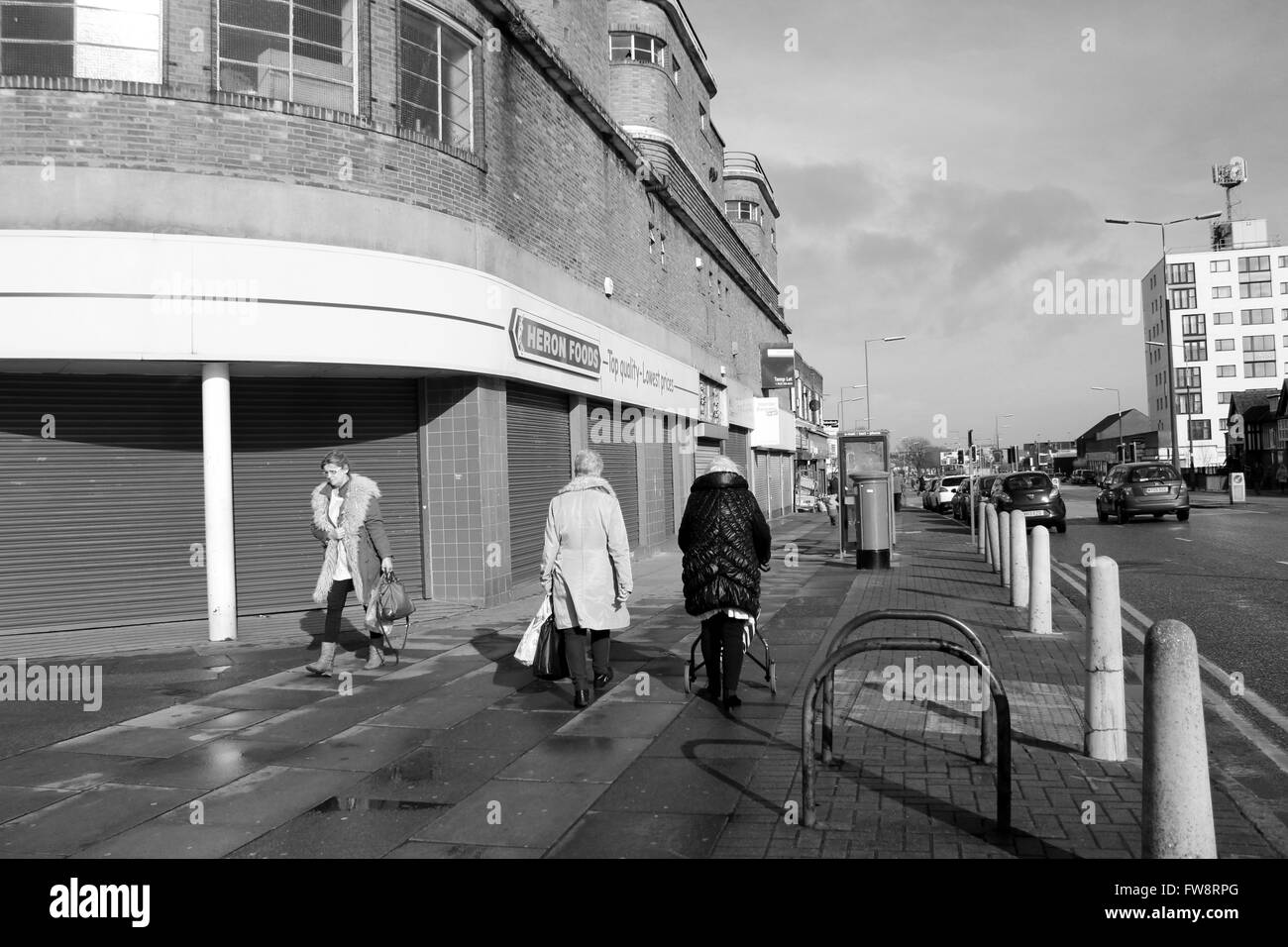 Old Swan, Liverpool, che mostra i negozi che sono state chiuse per far posto ad un nuovo edificio Foto Stock