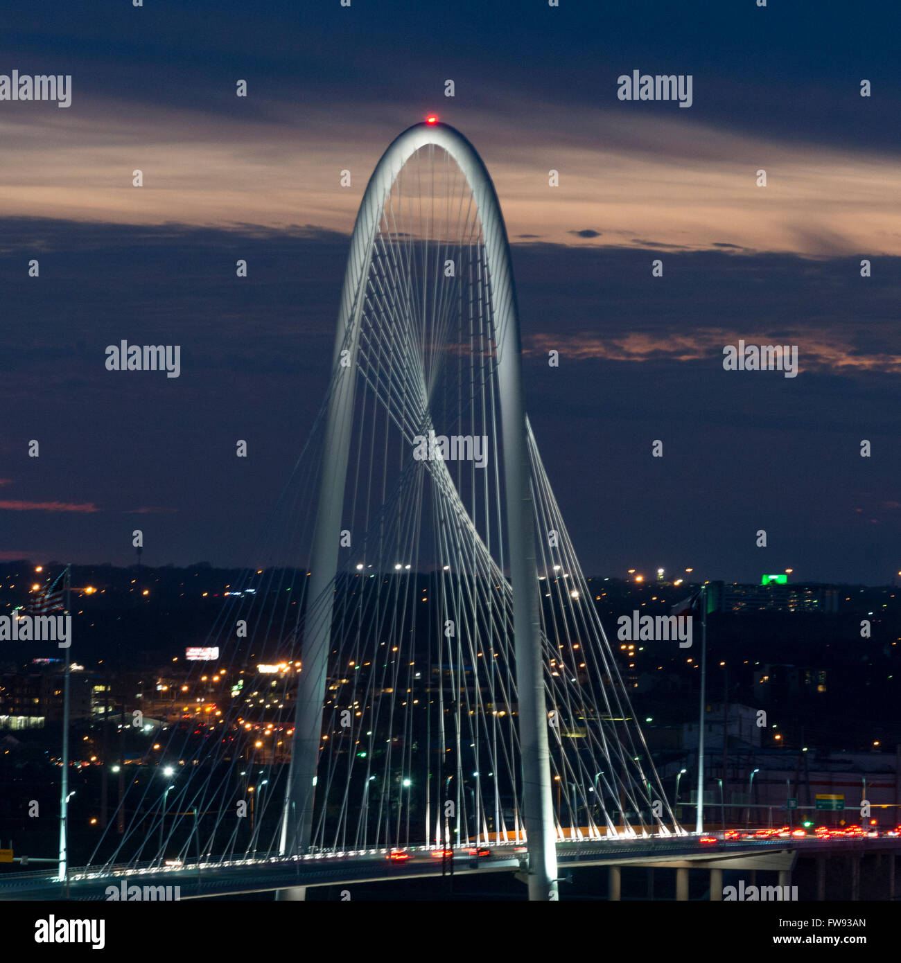 Margaret Hunt Hill Bridge di notte, Dallas, Texas, Stati Uniti d'America Foto Stock