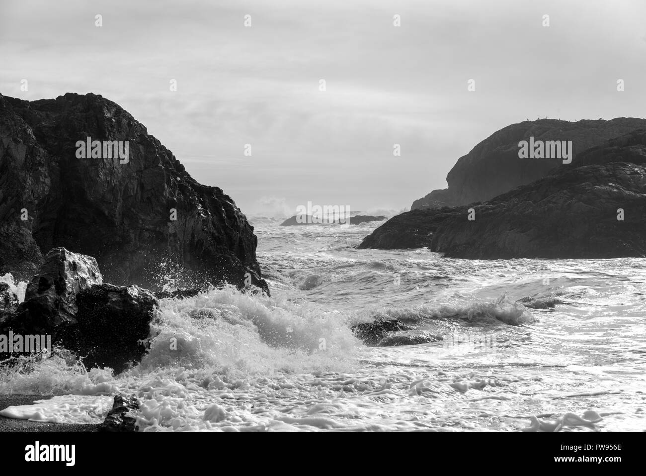 Spruzzi d'onda al litorale pacifico Parco nazionale di riserva, Tofino, Isola di Vancouver, British Columbia, Canada Foto Stock