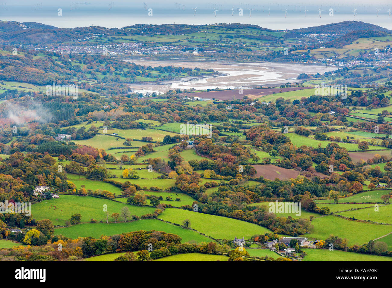 Conwy Valley visto da Pen-y-Gaer un età del Bronzo hill fort nei pressi del villaggio di Llanbedr-y-Cennin, Conwy, Wales, Regno Unito. Foto Stock